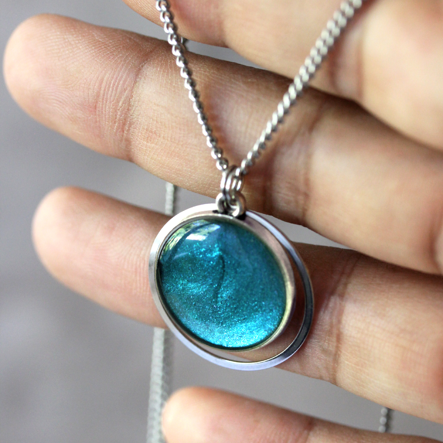 Collier Fantaisie Avec Brillants Colorés - Longueur 36-40 Cm, Occasion, Argenté
